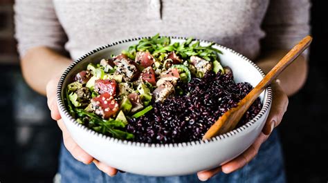 Sesame Crusted Seared Tuna Salad Bowl - Foolproof Living