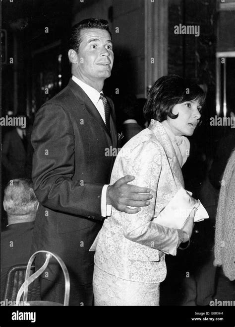 Actor James Garner with wife Lois Clarke Stock Photo: 69367232 - Alamy