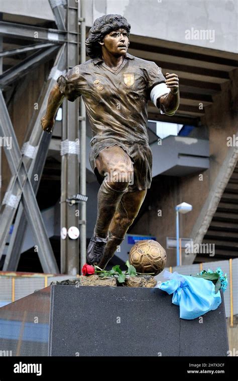 Giant statue of Diego Armando Maradona created and donated to the city ...