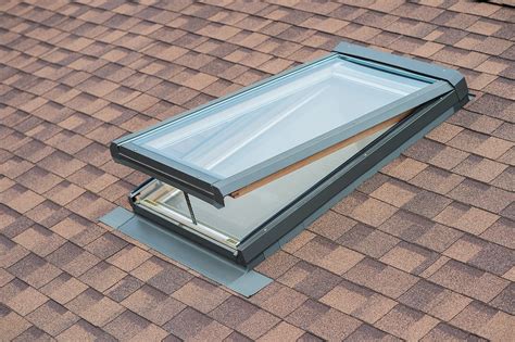 Premium (Electric) Deck Mounted Venting Skylight FVE - FAKRO USA