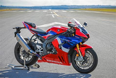 Conheça a Honda CBR 1000RR-R Fireblade SP 2023 | Universo Automotivo