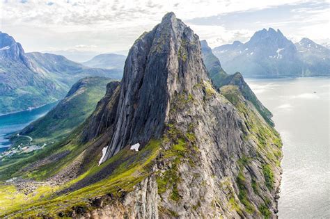 How to Hike Segla, One of Senja’s Most Popular Hikes | Earth Trekkers