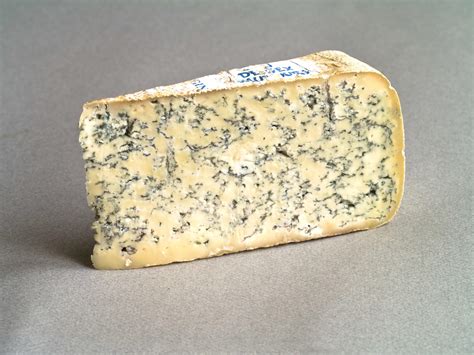 5 Surprising Health Benefits of Gorgonzola Cheese 🧀 | Hardcore Italians