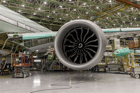 Le GE9X, plus gros réacteur au monde sous les ailes du Boeing 777X ...