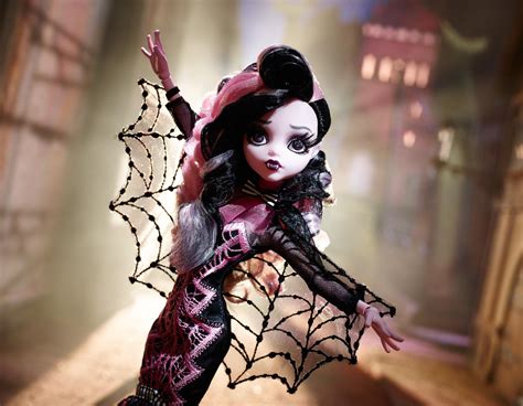 Amazon.com: Monster High Draculaura Collector Doll (Discontinued by ...