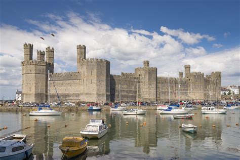 Caernarfon Castle – The Oasis Seafront Hotel Llandudno