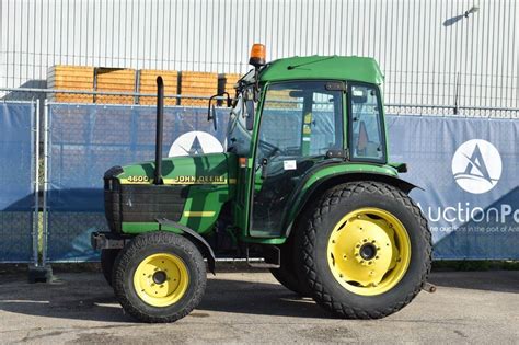 Datos técnicos de John Deere 4600: modelo de tractor potente en detalle