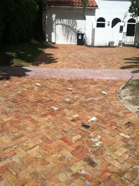 Old Chicago Brick Pavers Miami | Chicago Brick Driveway | Cricket Pavers