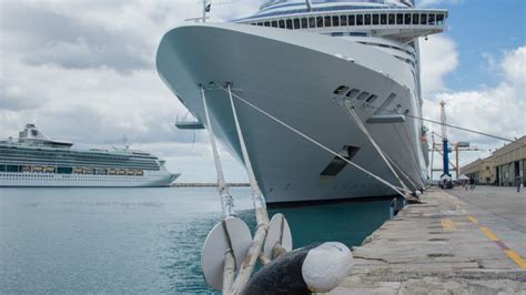 Docking a Cruise Ship – How Is It Done?