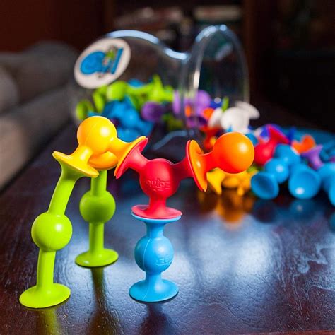 Squigz Deluxe Set (50 pcs) - The Granville Island Toy Company