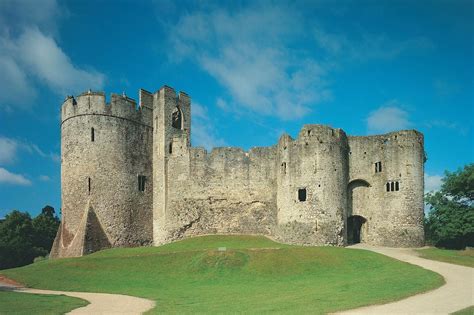 14 places in Wales where you can stand on a castle and see the sea ...