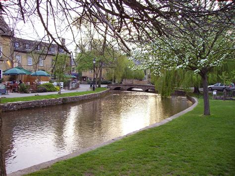 File:Bourton on the Water 5.JPG - Wikimedia Commons