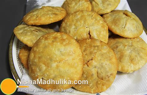 Moongdal Kachori Recipe | Moong Dal ki Khasta Kachori - Nishamadhulika.com