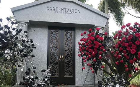 XXXTentacion Mausoleum Photo: Rapper's Mother Shares Picture of Burial Site