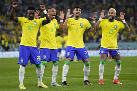 Brazil isn't sorry for dancing into World Cup quarterfinals - Los ...