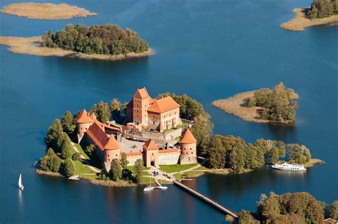 trakai-island-castle | Party-weekends.com