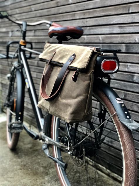 Bike pannier / bicycle bag in waxed canvas with zipper closure / tote ...