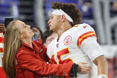 Brittany Mahomes Shares New Photos From Chiefs Practice - The Spun