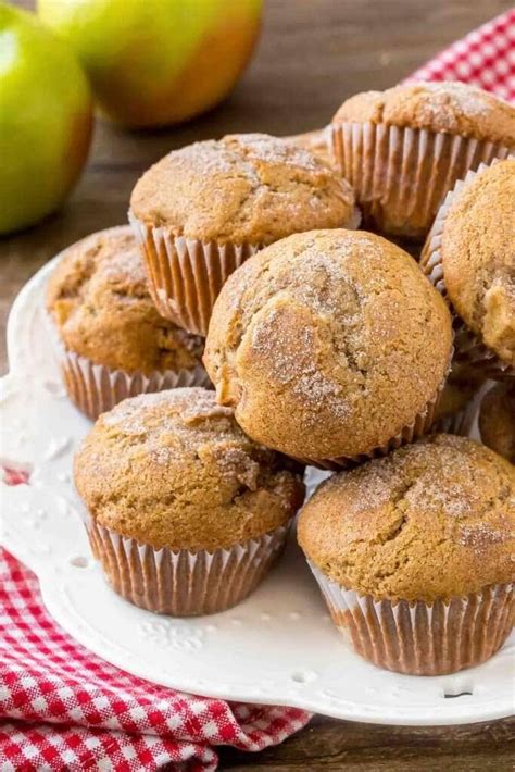 Easy Apple Cinnamon Muffins | Lil' Luna