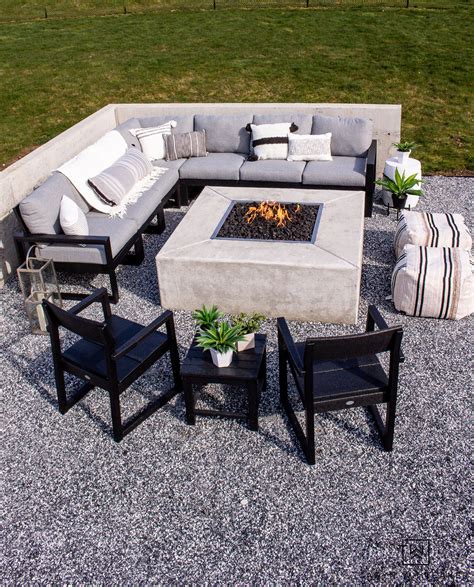 Modern Outdoor Fire Pit Seating Area - Taryn Whiteaker Designs | Fire ...