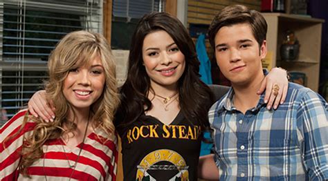 Nathan Kress Spills About the iCarly Love Triangle | J-14