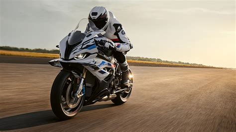 2023 BMW S1000RR launched in India at Rs 20.25 lakh - BikeWale