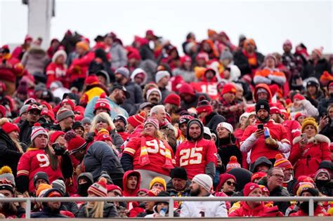 Extreme cold forced 15 Kansas City Chiefs fans to hospital during win ...