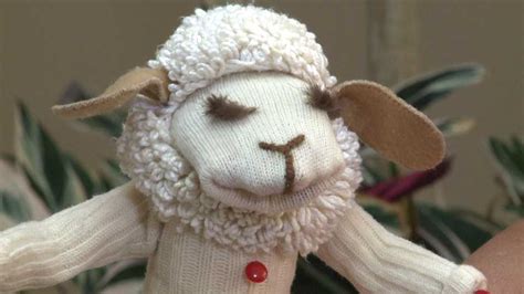 Iconic puppet 'Lamb Chop' appearing daily at Wisconsin State Fair