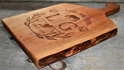 ARTISAN SOLID WOOD CUTTING/SERVING BOARD DESIGN 1 - Memories Made Custom