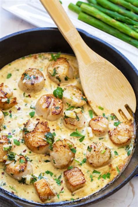 Creamy Garlic Scallops with White Wine Sauce | The Bewitchin' Kitchen