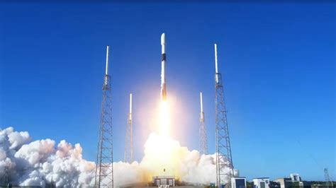 Despite iffy weather, SpaceX launches batch of Starlink satellites ...