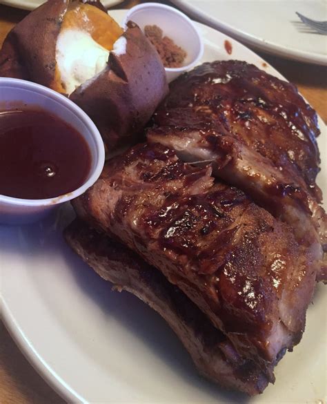 Restaurant Review: Texas Roadhouse's Fall Off The Bone Ribs - The Food ...