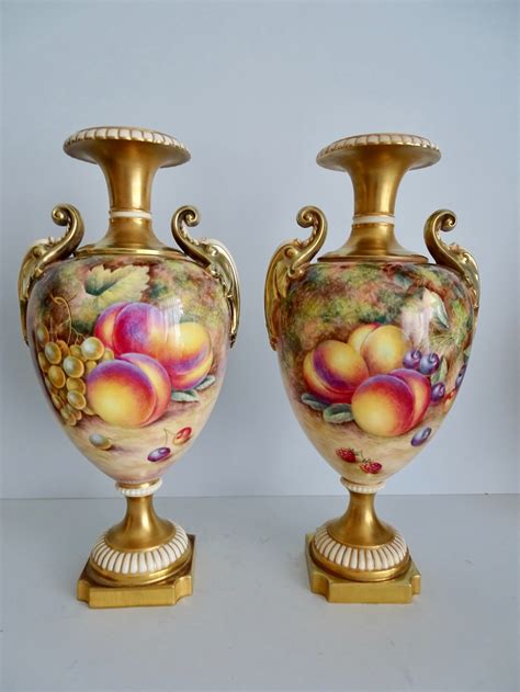 Royal Worcester Pair Of Vases | 706718 | Sellingantiques.co.uk