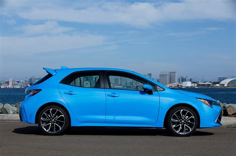 2019 Toyota Corolla Hatchback XSE side 01 - Motor Trend en Español