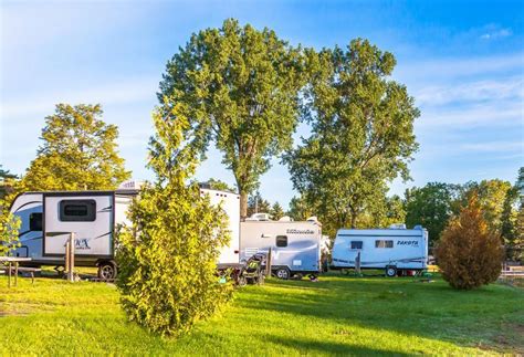 Camping - Sandbanks River Country Campground