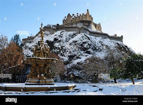 Edinburgh Castle in the snow from Princes Street Gardens, Edinburgh ...