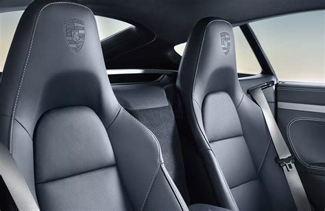 Interior features in the 2020 Porsche 718 Cayman - Porsche Delaware