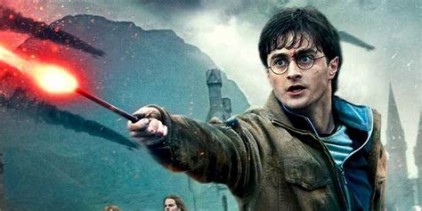 The Weird Reason Daniel Radcliffe Broke So Many Wands On The Harry ...