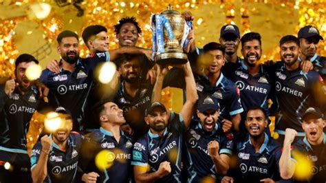 How did Gujarat Titans win IPL 2022 in their debut season?