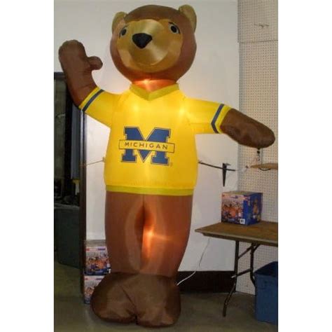 Amazon.com : University of Michigan 8' Inflatable Wolverine Lighted ...