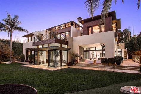 The Matt Damon Mansion is Listed at $21 Million