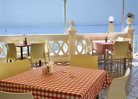 Waterfront Restaurants on Long Island | Ollie's Taxi & Airport