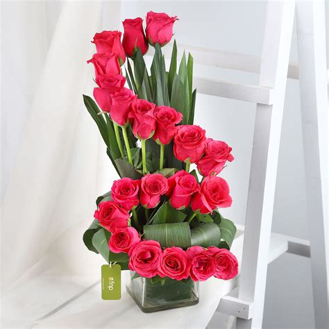 Pink Rose Arrangement | Gift Pink Roses Bouquet - Ferns N Petals