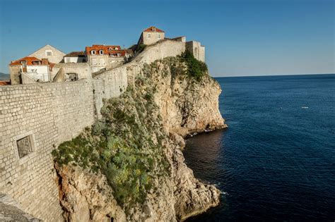 Walking the Walls of Dubrovnik: A 360° View of the Old City