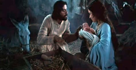 Josh Groban Sings "O Holy Night" to Scenes from the Nativity Story