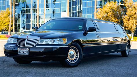 Lincoln Stretch Limousine | AE Worldwide Limousine