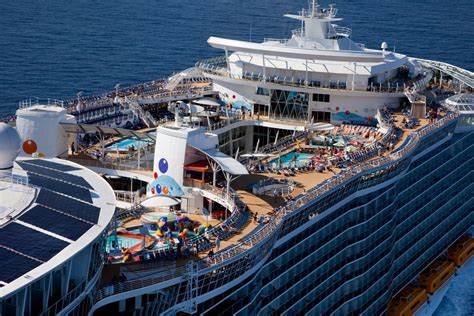 Amazing World: Oasis Of The Seas - The Largest Luxury Cruise Ship in ...