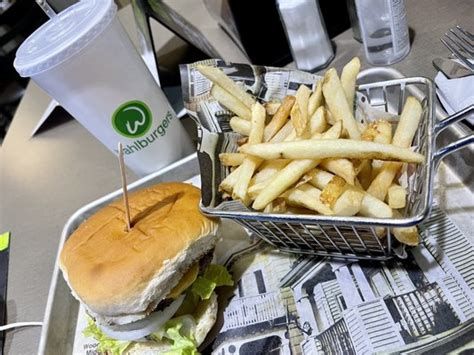 WAHLBURGERS @ HY-VEE - 19 Photos - 1651 Midtown Rd, Peru, Illinois ...