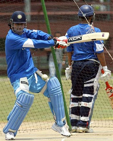 Mahendra Singh Dhoni works on his batting | ESPNcricinfo.com