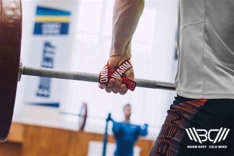 Lifting Hooks vs Straps – What’s Best For You?